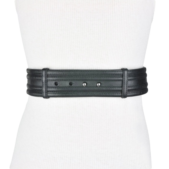 BCBG • Black Leather Wide Turn Lock Belt - Picture 3 of 3